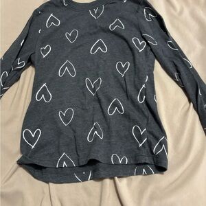 Old Navy Charcoal Heart Print Top 🖤✨